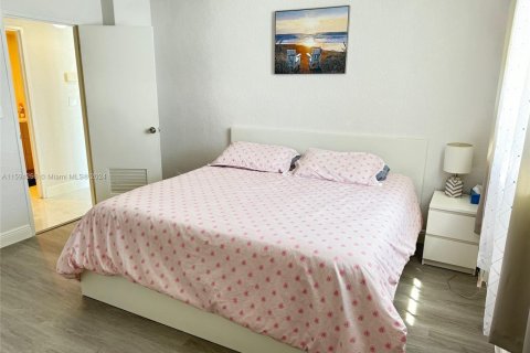 Снять в аренду кондоминиум в Холливуд, Флорида 1 спальня, 81.2м2, № 1985139 - фото 3