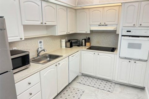 Снять в аренду кондоминиум в Холливуд, Флорида 1 спальня, 81.2м2, № 1985139 - фото 11