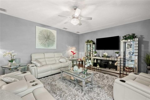 House in Wimauma, Florida 5 bedrooms, 352.94 sq.m. № 2226237 - photo 20