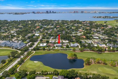 House in Belleair, Florida 4 bedrooms, 333.52 sq.m. № 2324223 - photo 4