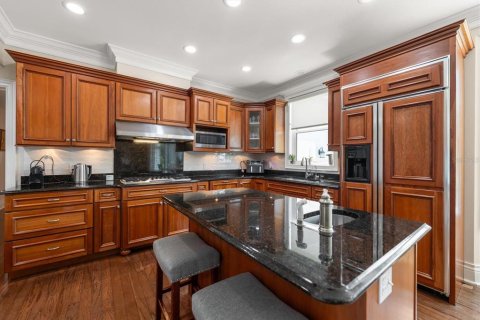 House in Belleair, Florida 4 bedrooms, 333.52 sq.m. № 2324223 - photo 14