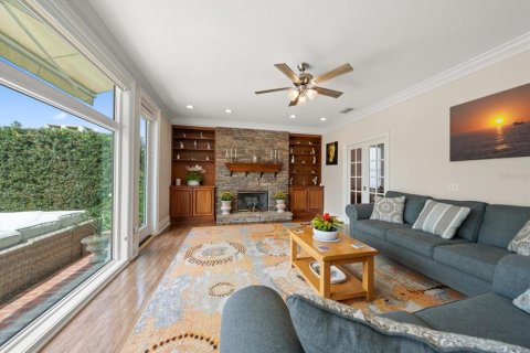 House in Belleair, Florida 4 bedrooms, 333.52 sq.m. № 2324223 - photo 21
