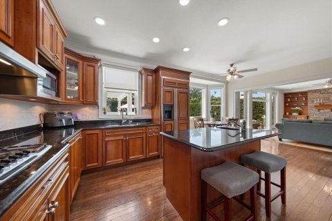 House in Belleair, Florida 4 bedrooms, 333.52 sq.m. № 2324223 - photo 17