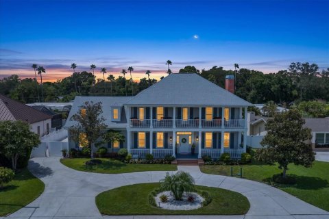 House in Belleair, Florida 4 bedrooms, 333.52 sq.m. № 2324223