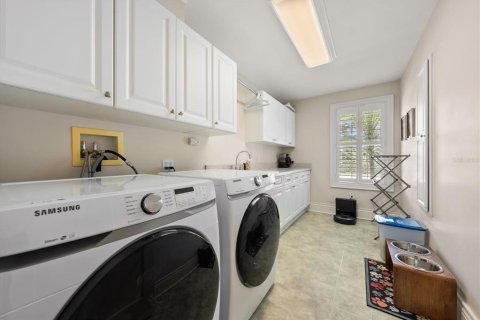 House in Belleair, Florida 4 bedrooms, 333.52 sq.m. № 2324223 - photo 26