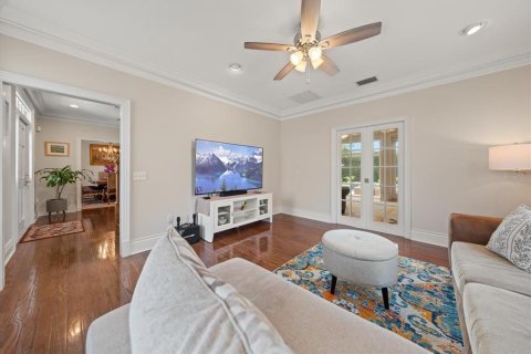 House in Belleair, Florida 4 bedrooms, 333.52 sq.m. № 2324223 - photo 11
