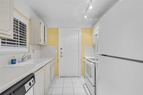 Condo in Fort Lauderdale, Florida, 1 bedroom № 2029939 - photo 6