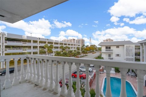 Condo in Fort Lauderdale, Florida, 1 bedroom № 2029939 - photo 16