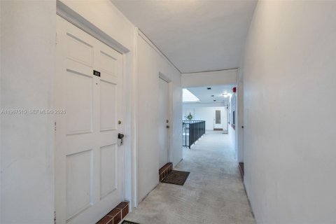 Condo in Fort Lauderdale, Florida, 1 bedroom № 2029939 - photo 2