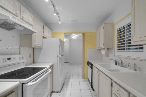 Condo in Fort Lauderdale, Florida, 1 bedroom № 2029939 - photo 7
