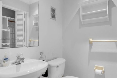 Condo in Fort Lauderdale, Florida, 1 bedroom № 2029939 - photo 15