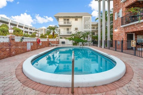 Condo in Fort Lauderdale, Florida, 1 bedroom № 2029939 - photo 27
