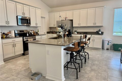 House in Edgewater, Florida 4 bedrooms, 225.66 sq.m. № 1747452 - photo 3