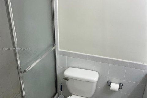 Condo in Hollywood, Florida, 2 bedrooms № 1957622 - photo 9