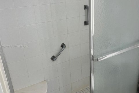 Condo in Hollywood, Florida, 2 bedrooms № 1957622 - photo 10