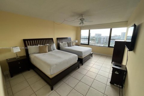 Condo in Hollywood, Florida, 2 bedrooms № 1957622 - photo 6