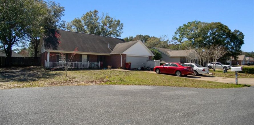 Villa ou maison à Crestview, Floride 5 chambres, 222.5 m2 № 1582607