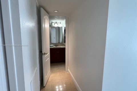 Снять в аренду кондоминиум в Майами-Бич, Флорида 1 спальня, 60.85м2, № 1949911 - фото 8