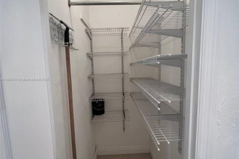 Снять в аренду кондоминиум в Майами-Бич, Флорида 1 спальня, 60.85м2, № 1949911 - фото 7