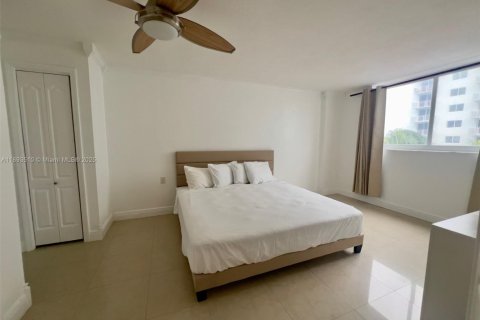 Снять в аренду кондоминиум в Майами-Бич, Флорида 1 спальня, 60.85м2, № 1949911 - фото 4