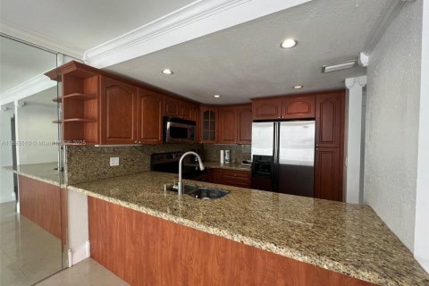 Снять в аренду кондоминиум в Майами-Бич, Флорида 1 спальня, 60.85м2, № 1949911 - фото 3