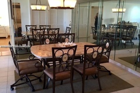 Снять в аренду квартиру в Санни-Айлс-Бич, Флорида 2 спальни, 140м2, № 2024495 - фото 3