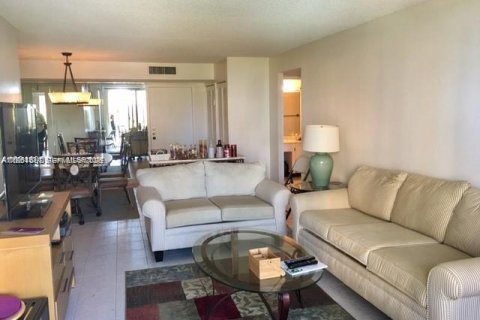 Квартира в Санни-Айлс-Бич, Флорида 2 спальни, 140м2 № 2024495