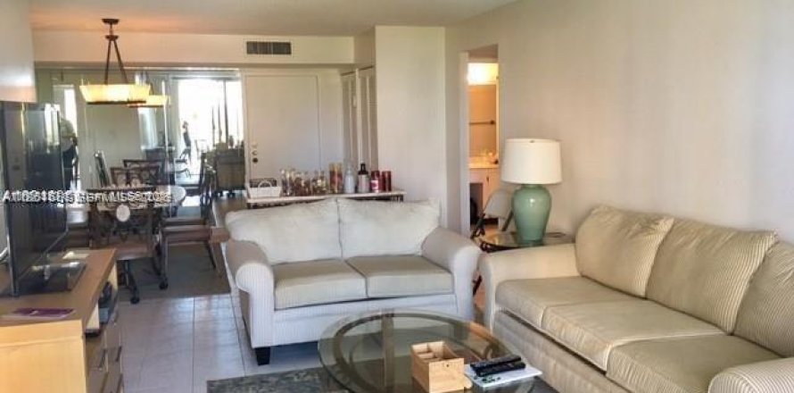 Квартира в Санни-Айлс-Бич, Флорида 2 спальни, 140м2 № 2024495