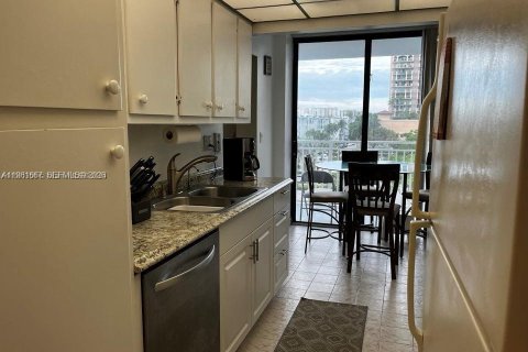 Снять в аренду квартиру в Санни-Айлс-Бич, Флорида 2 спальни, 140м2, № 2024495 - фото 5