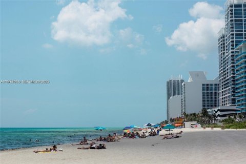 Condo in Miami Beach, Florida, 1 bedroom  № 2041571 - photo 10