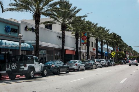 Condo in Miami Beach, Florida, 1 bedroom  № 2041571 - photo 14