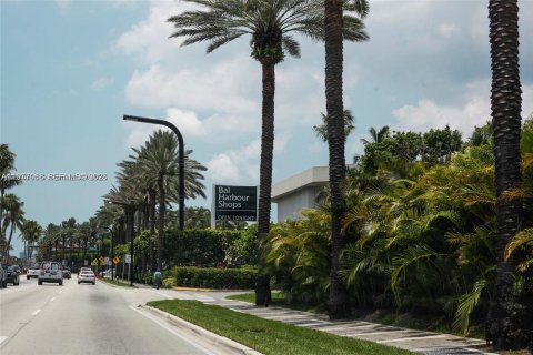 Condo in Miami Beach, Florida, 1 bedroom  № 2041571 - photo 13