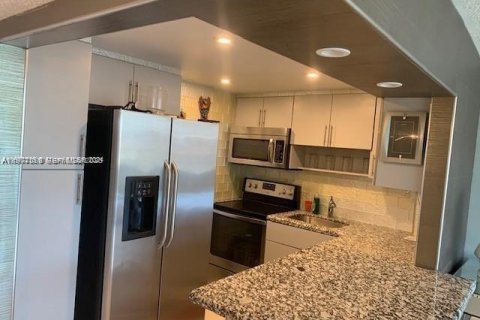 Condo in Miami Beach, Florida, 1 bedroom  № 2041571 - photo 4