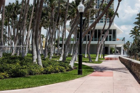 Condo in Miami Beach, Florida, 1 bedroom  № 2041571 - photo 12