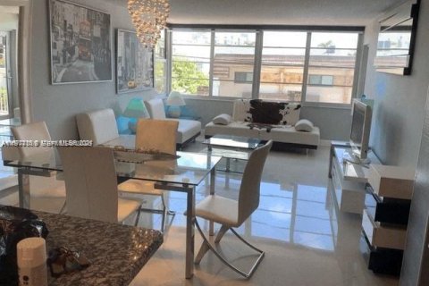 Condo in Miami Beach, Florida, 1 bedroom  № 2041571