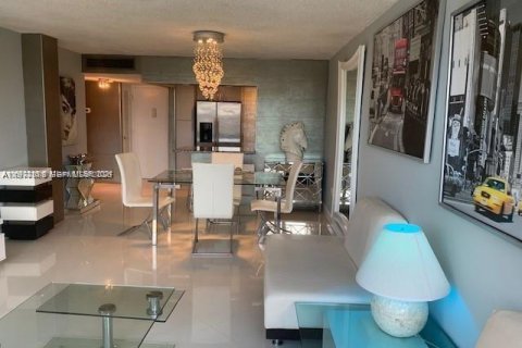 Condo in Miami Beach, Florida, 1 bedroom  № 2041571 - photo 5
