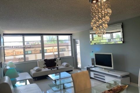 Condo in Miami Beach, Florida, 1 bedroom  № 2041571 - photo 2