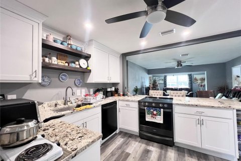 House in Punta Gorda, Florida 2 bedrooms, 118.17 sq.m. № 1853868 - photo 7