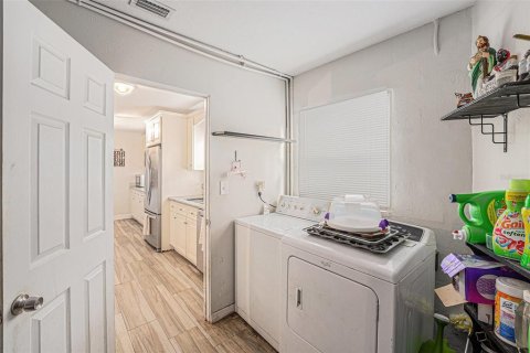 Casa en venta en Pinellas Park, Florida, 4 dormitorios, 168.99 m2 № 1678985 - foto 26