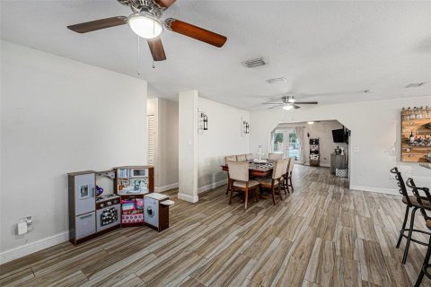 Casa en venta en Pinellas Park, Florida, 4 dormitorios, 168.99 m2 № 1678985 - foto 5