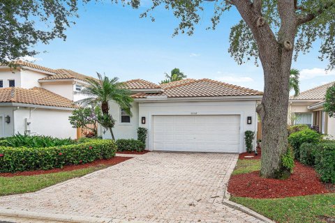 House in Boca Raton, Florida 3 bedrooms, 218.32 sq.m. № 2435509 - photo 2
