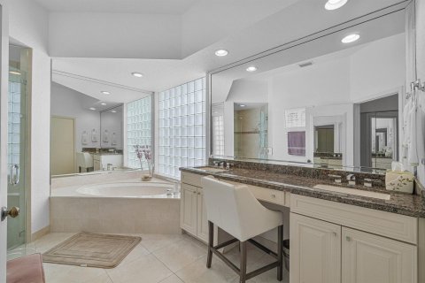 House in Boca Raton, Florida 3 bedrooms, 218.32 sq.m. № 2435509 - photo 25