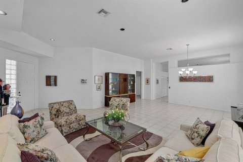 House in Boca Raton, Florida 3 bedrooms, 218.32 sq.m. № 2435509 - photo 5