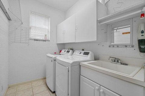 House in Boca Raton, Florida 3 bedrooms, 218.32 sq.m. № 2435509 - photo 27