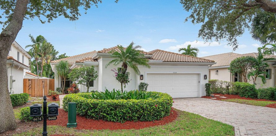 House in Boca Raton, Florida 3 bedrooms, 218.32 sq.m. № 2435509