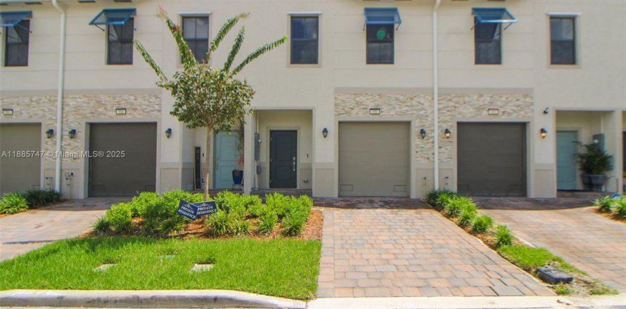 Adosado en Pompano Beach, Florida 3 dormitorios, 148.36 m2 № 1932532