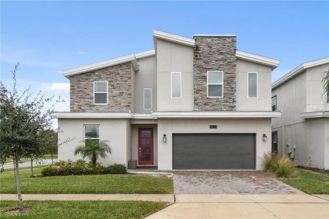 House in Davenport, Florida 8 bedrooms, 364.36 sq.m. № 1202928 - photo 1