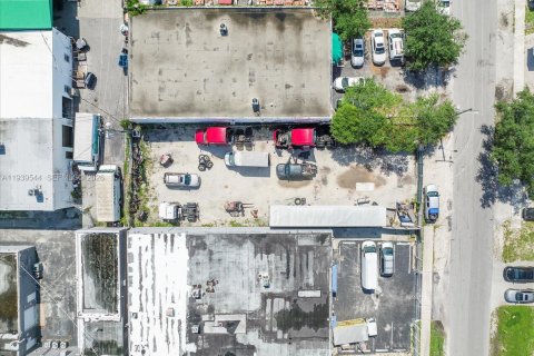 Commercial property in Hollywood, Florida № 1997459