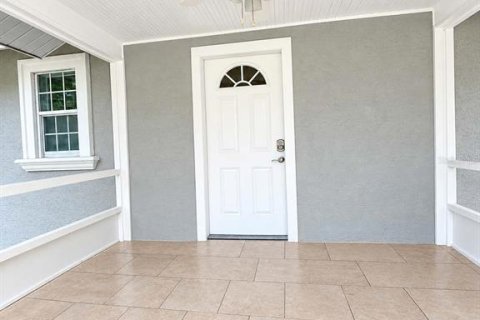 House in Lake Wales, Florida 3 bedrooms, 75.81 sq.m. № 2393920 - photo 2