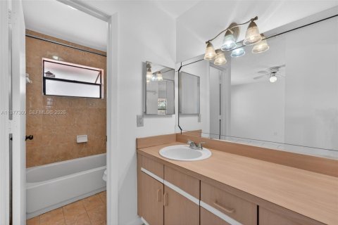 Снять в аренду кондоминиум в Майами, Флорида 2 спальни, 104.98м2, № 2079558 - фото 10